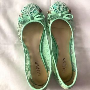 ❤️7.5 MINT GREEN GUESS FLATS